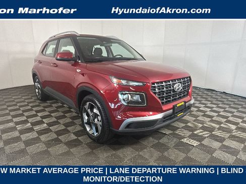 Used 2025 Hyundai Venue SEL FWD image 1