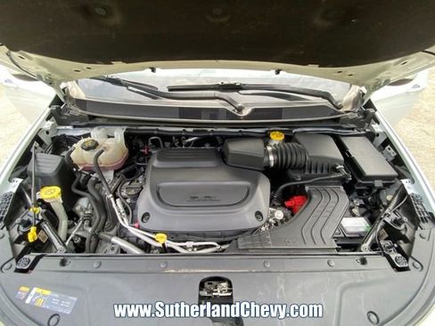 Used 2023 Chrysler Pacifica Touring-L FWD image 46