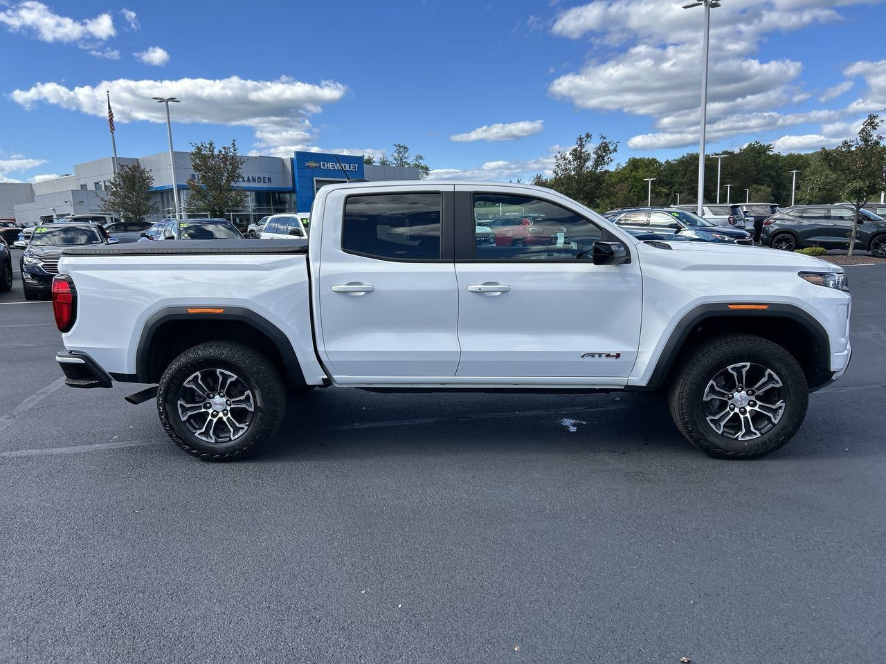 Used 2024 GMC Canyon AT4 w/ AT4 Premium Package AWD/4WD image 8