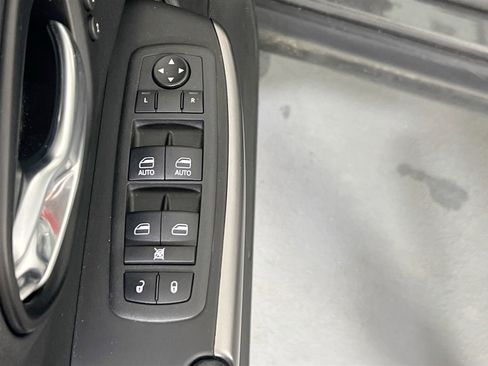 Used 2022 Jeep Cherokee Limited image 17