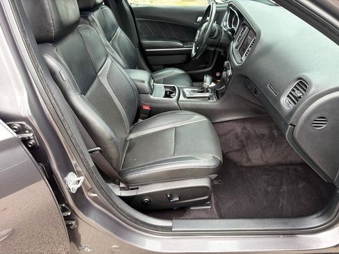 Used 2017 Dodge Charger SXT w/ AWD Plus Group image 11