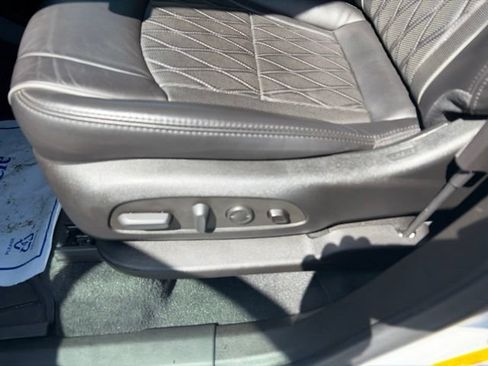 Used 2022 Buick Enclave Avenir w/ Avenir Technology Package AWD/4WD image 15