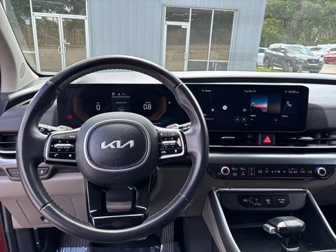 Used 2025 Kia Carnival FWD image 15