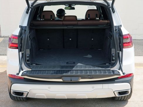 Used 2023 BMW X5 xDrive40i w/ Executive Package image 9