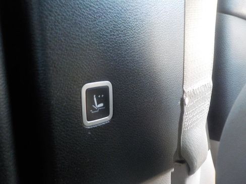 Used 2018 Chrysler Pacifica Touring-L image 28