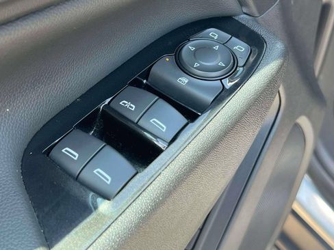 Used 2023 Chevrolet Equinox Premier AWD/4WD image 19