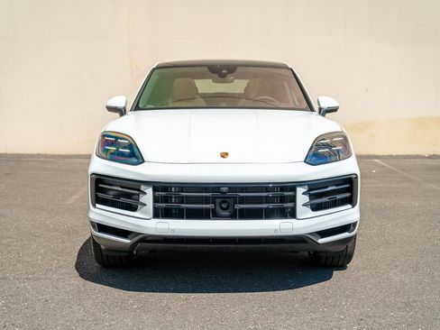 Certified 2025 Porsche Cayenne E-Hybrid Coupe AWD/4WD image 6