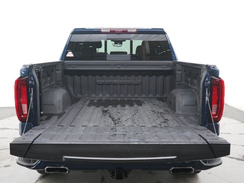Used 2022 GMC Sierra 1500 Denali w/ Denali Reserve Package AWD/4WD image 16