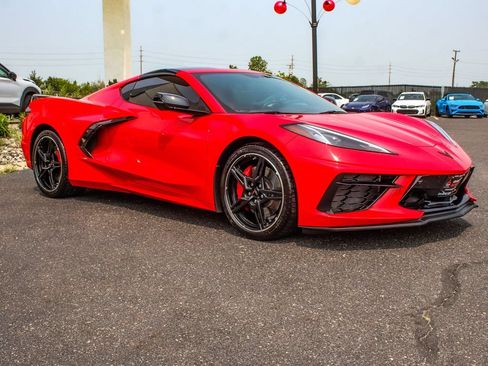 Used 2022 Chevrolet Corvette Stingray Premium Cpe w/ Z51 Performance Package RWD image 3