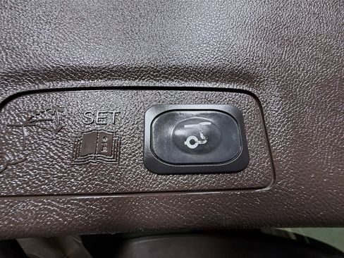Used 2019 Lincoln MKC Premiere FWD image 41