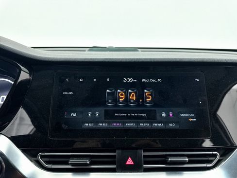 Used 2022 Kia Niro EX image 25