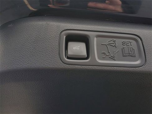 Certified 2023 Ford Expedition Limited image 32