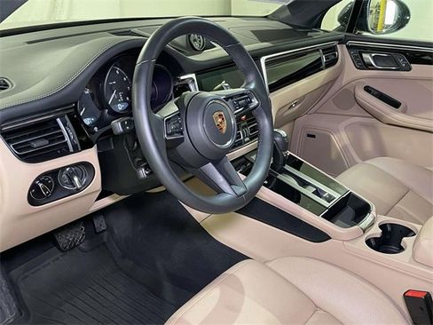 Used 2025 Porsche Macan image 15
