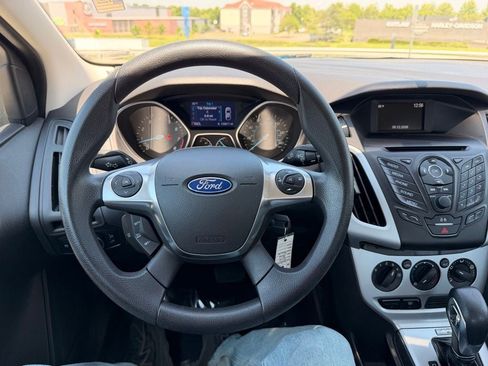 Used 2014 Ford Focus SE FWD image 11
