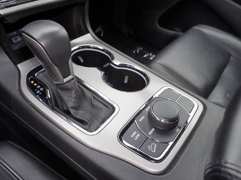 Used 2022 Jeep Grand Cherokee Limited AWD/4WD image 23