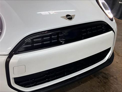 Used 2025 MINI Cooper 2-Door Hardtop image 32