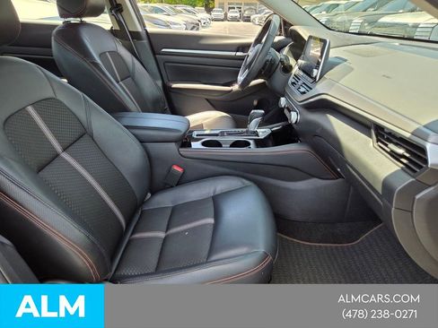 Used 2025 Nissan Altima 2.5 SR FWD image 14