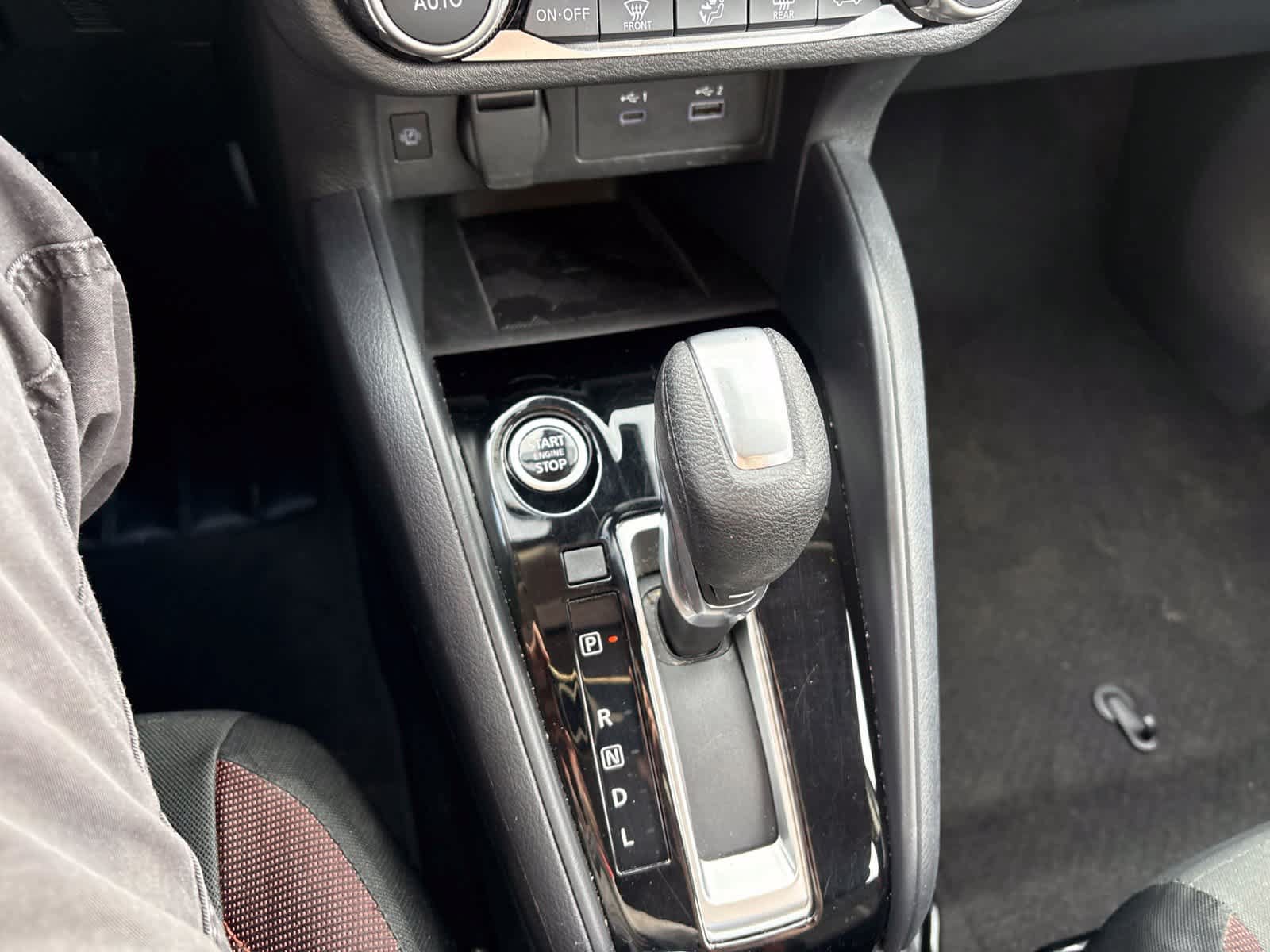 Used 2025 Nissan Versa SR FWD image 9