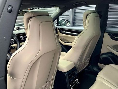 Certified 2025 Porsche Macan Electric image 26