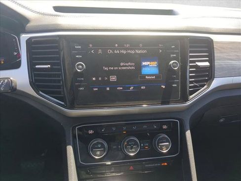 Used 2022 Volkswagen Atlas Cross Sport SE image 13