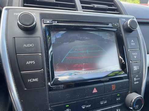 Used 2015 Toyota Camry SE FWD image 13