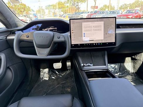 Used 2021 Tesla Model S Plaid image 15
