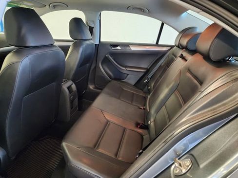 Used 2017 Volkswagen Jetta SE FWD image 13