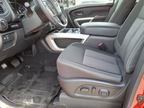 Certified 2024 Nissan Titan SV w/ SV Convenience Package AWD/4WD image 8