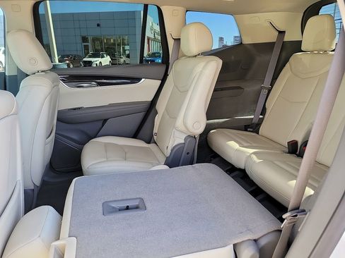 Used 2021 Cadillac XT6 Premium Luxury FWD image 16