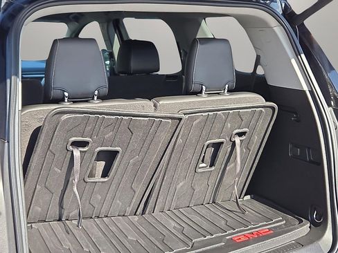 Used 2021 GMC Acadia SLT w/ LPO, Floor Liner Package image 9