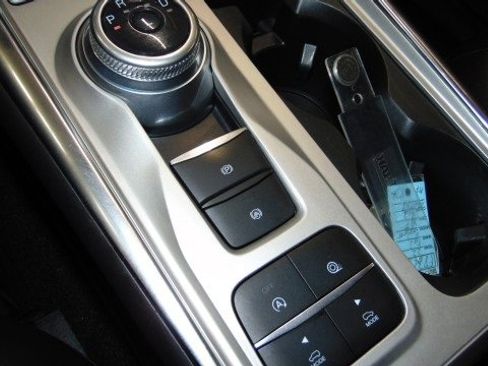 Used 2022 Ford Explorer XLT w/ Equipment Group 202A image 21