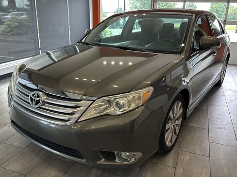 Used 2011 Toyota Avalon Limited FWD image 3