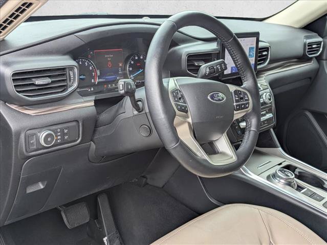 Used 2021 Ford Explorer Limited w/ Equipment Group 301A RWD image 2