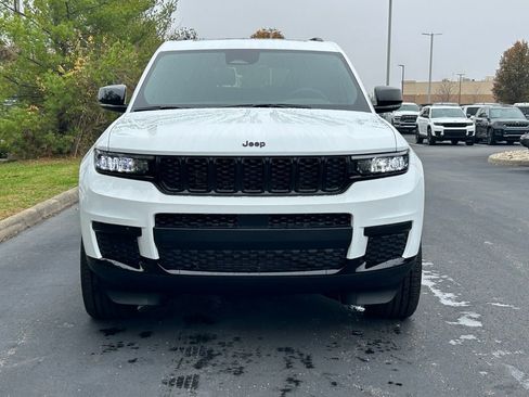New 2025 Jeep Grand Cherokee L Altitude image 2