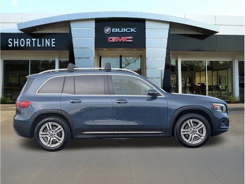 Used 2022 Mercedes-Benz GLB 250 4MATIC w/ Premium Package Lite image 2