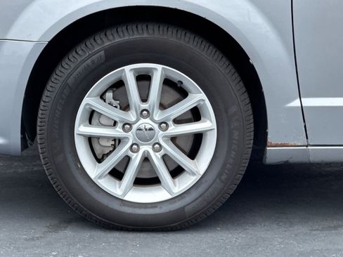 Used 2019 Dodge Grand Caravan SXT FWD image 29