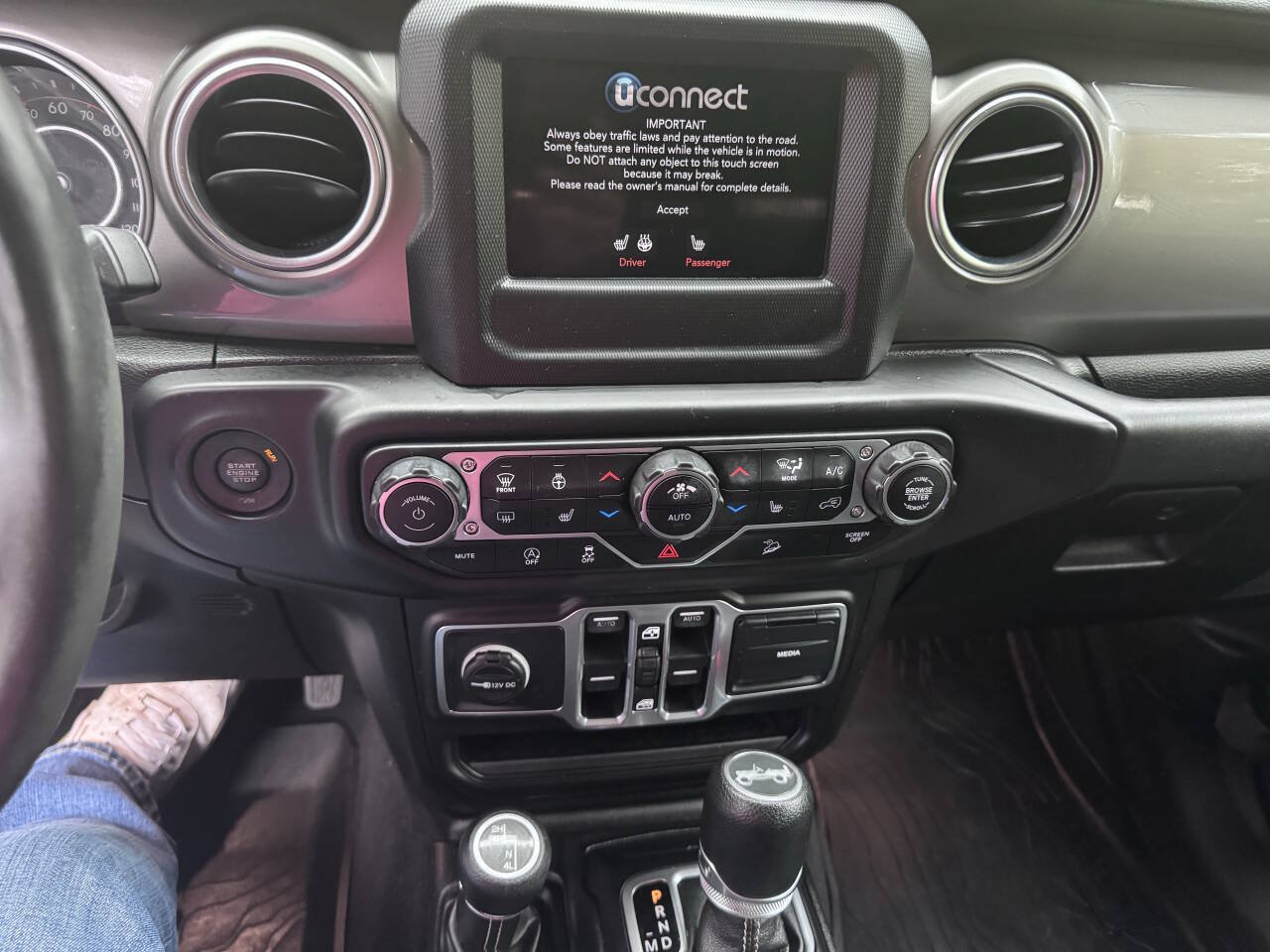 Used 2018 Jeep Wrangler Unlimited Sahara w/ Cold Weather Group AWD/4WD image 15