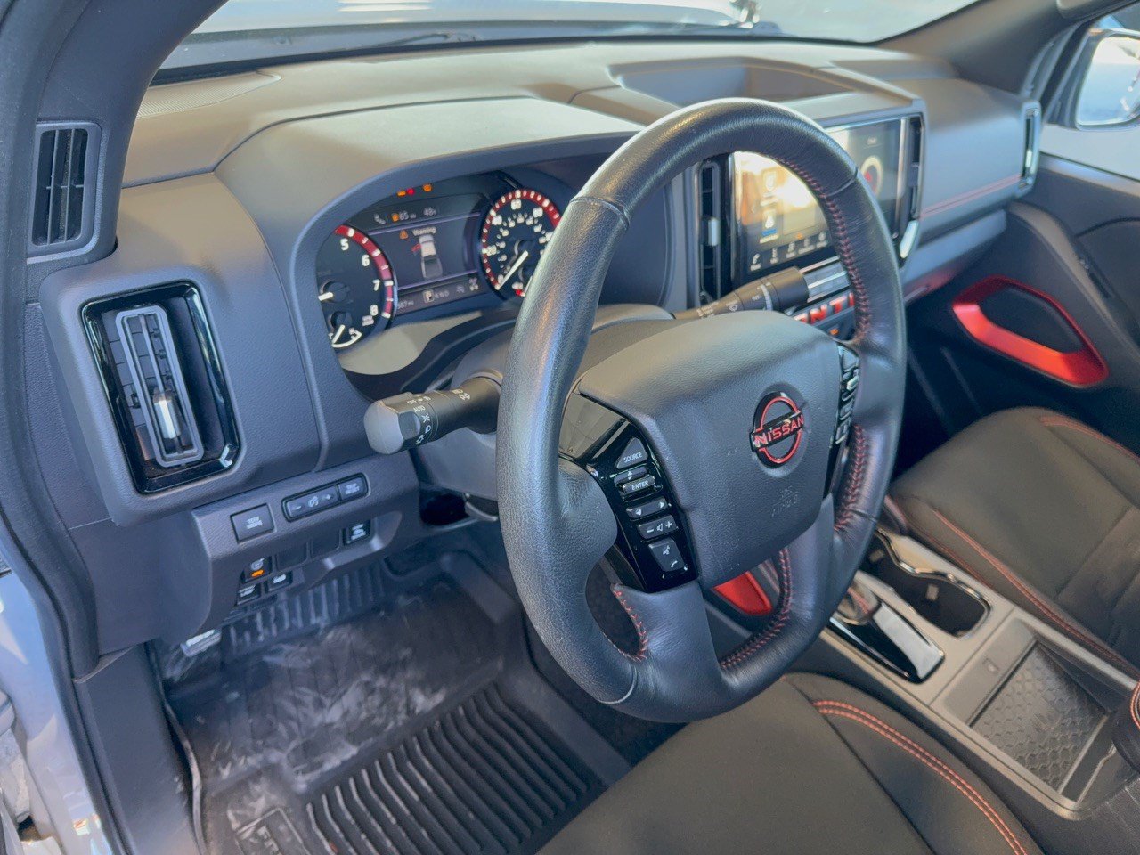 Used 2025 Nissan Frontier PRO-4X w/ Pro Convenience Package AWD/4WD image 4