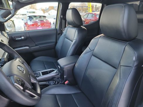 Used 2023 Toyota Tacoma TRD Off-Road w/ TRD Premium Off Road Package image 13