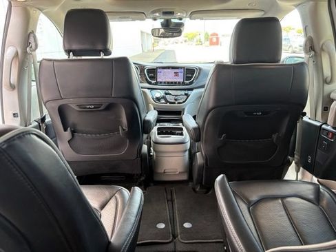 Used 2024 Chrysler Pacifica Limited FWD image 33