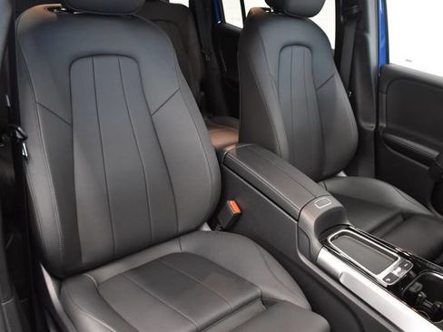 New 2026 Mercedes-Benz GLB 250 4MATIC image 6