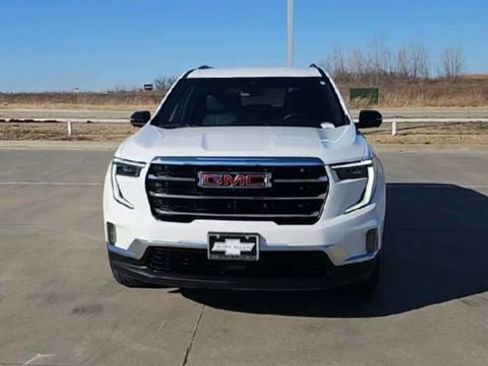 Used 2024 GMC Acadia Elevation AWD/4WD image 3