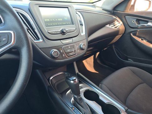 Used 2018 Chevrolet Malibu LT FWD image 34