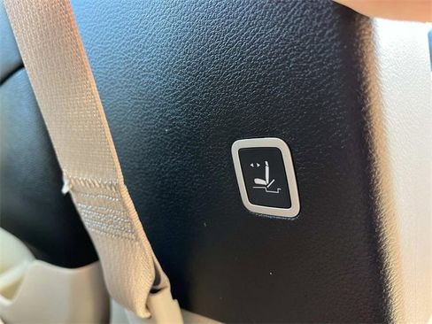 Used 2021 Chrysler Pacifica Touring-L image 27