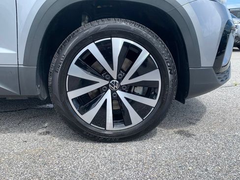 Used 2022 Volkswagen Taos SE w/ Panoramic Sunroof Package FWD image 29