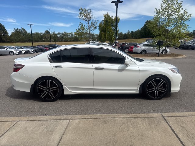 Used 2017 Honda Accord Touring image 5