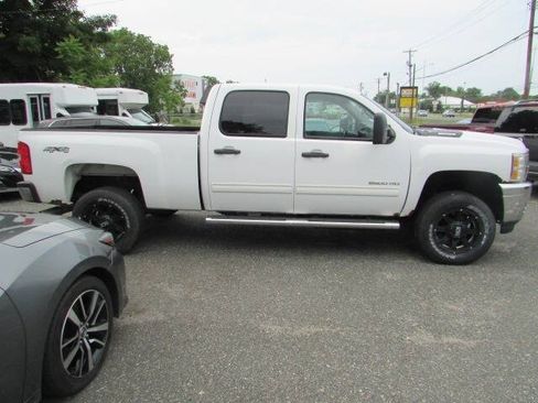Used 2014 Chevrolet Silverado 2500 LT w/ Interior Plus Package AWD/4WD image 8