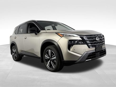 Used 2025 Nissan Rogue SL AWD/4WD image 4