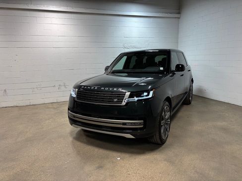 New 2025 Land Rover Range Rover Long Wheelbase SE image 2