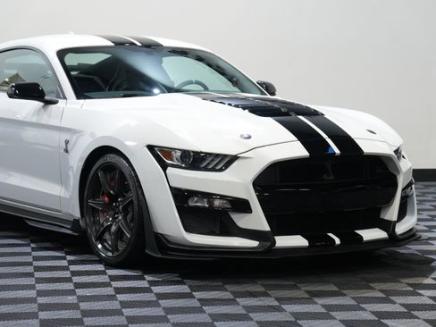 Used 2020 Ford Mustang Shelby GT500 w/ Carbon Fiber Track Pack RWD image 9